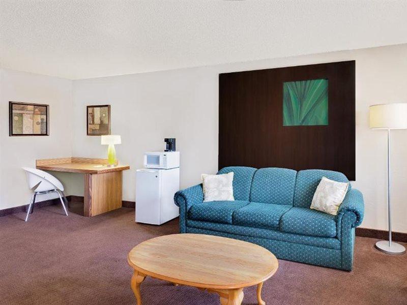 Мотель Super 8 By Wyndham Newburgh/West Point Stewart Intl Airport Екстер'єр фото